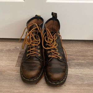Brown vintage Dr. Martens. Size 8.
